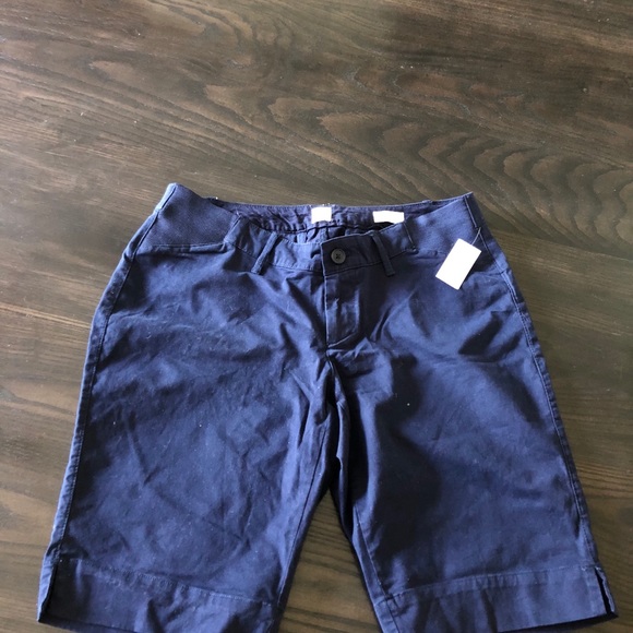 GAP Maternity Shorts in Navy - Picture 2 of 6